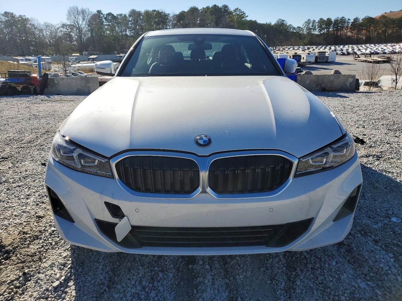 2025 BMW 330Xi - Фото 5