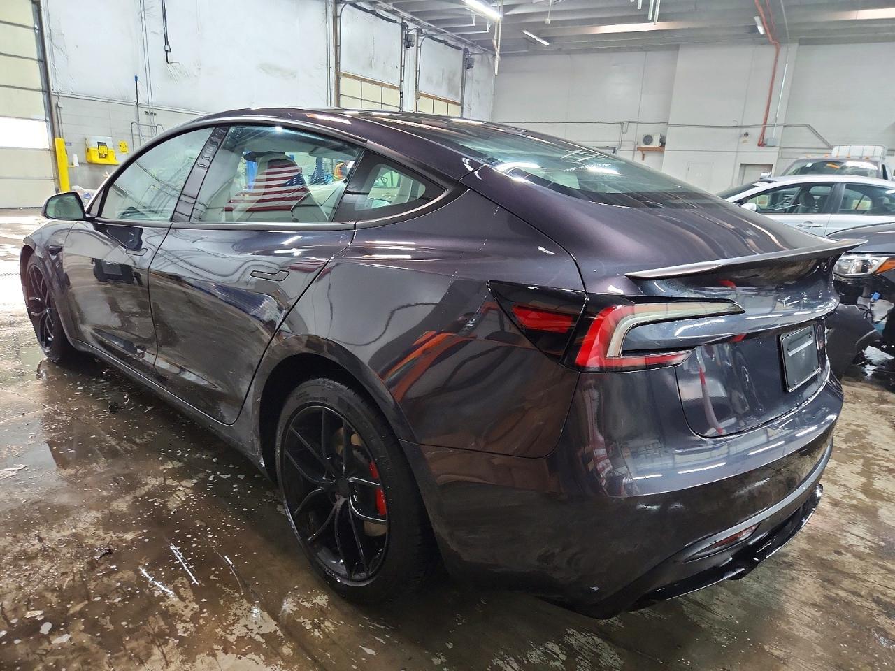 2024 Tesla Model 3 - Фото 2