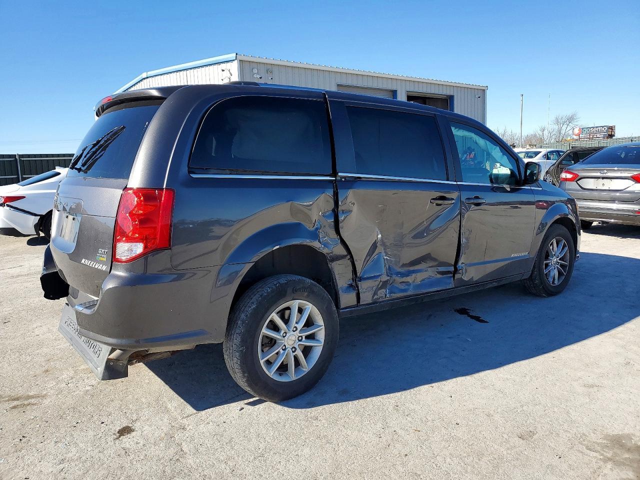 2019 Dodge Grand Caravan Sxt - Фото 3