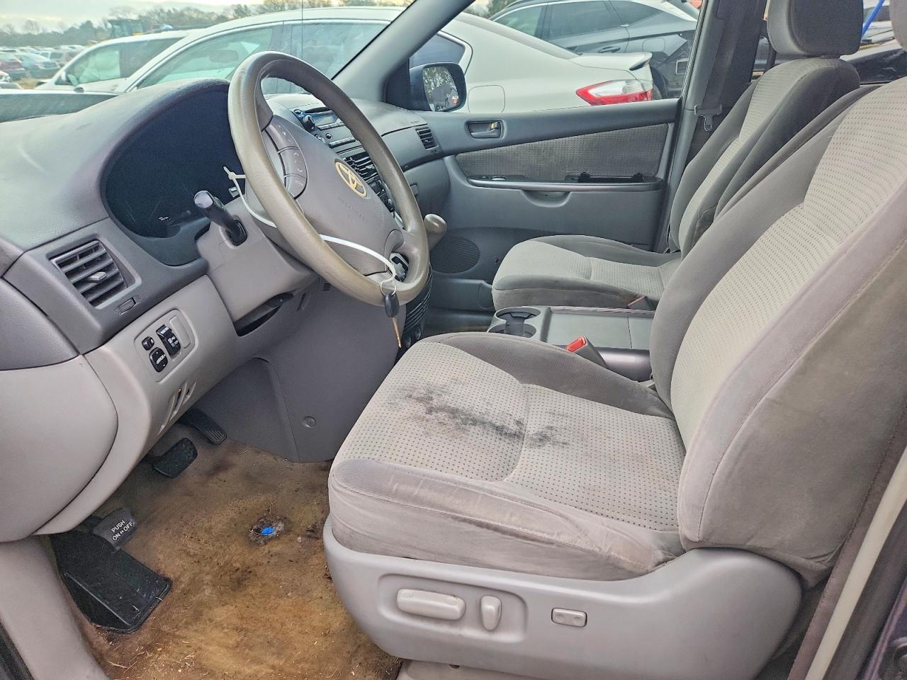 2009 Toyota Sienna Ce - Image 7
