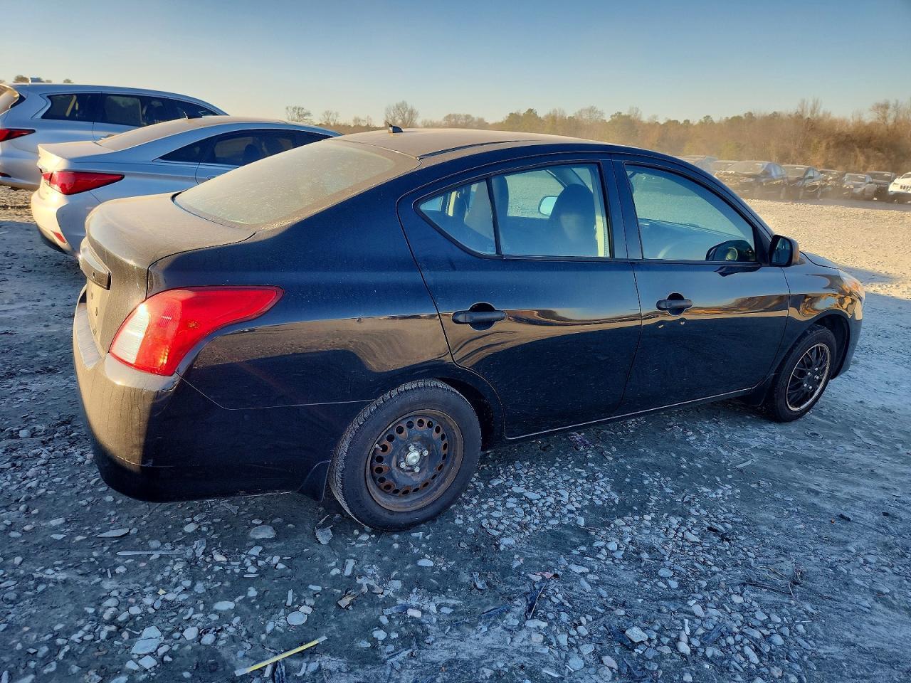 2015 Nissan Versa S - Фото 3
