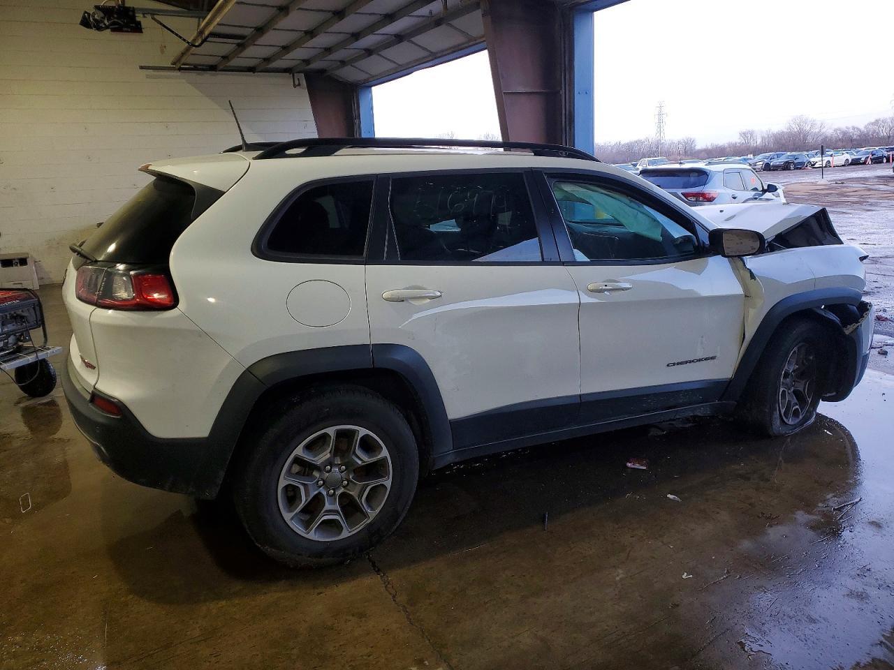 2022 Jeep Cherokee Trailhawk - Image 3