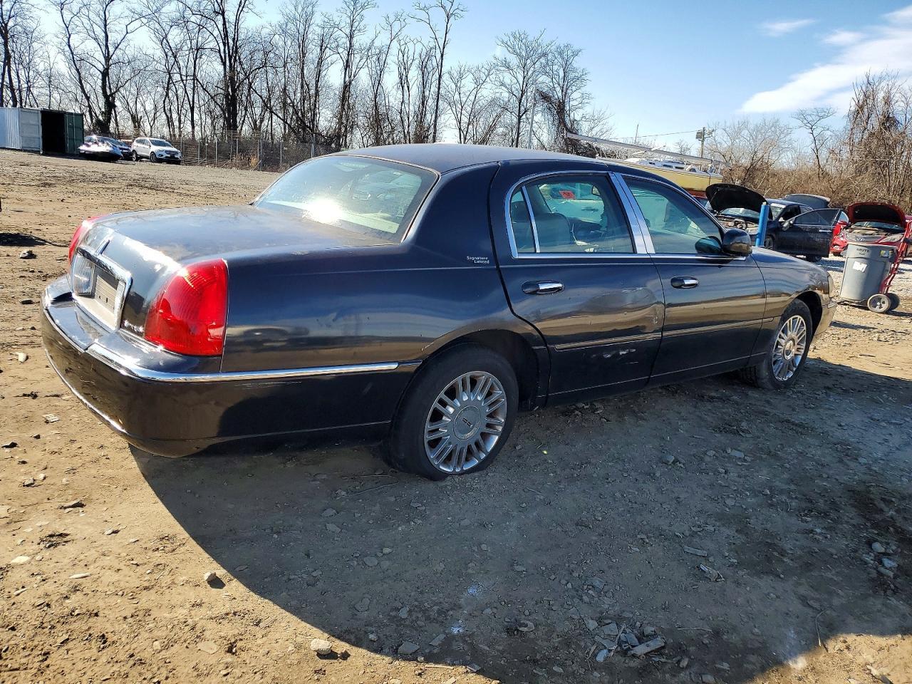2007 Lincoln Town Car Signature Limited - Фото 3