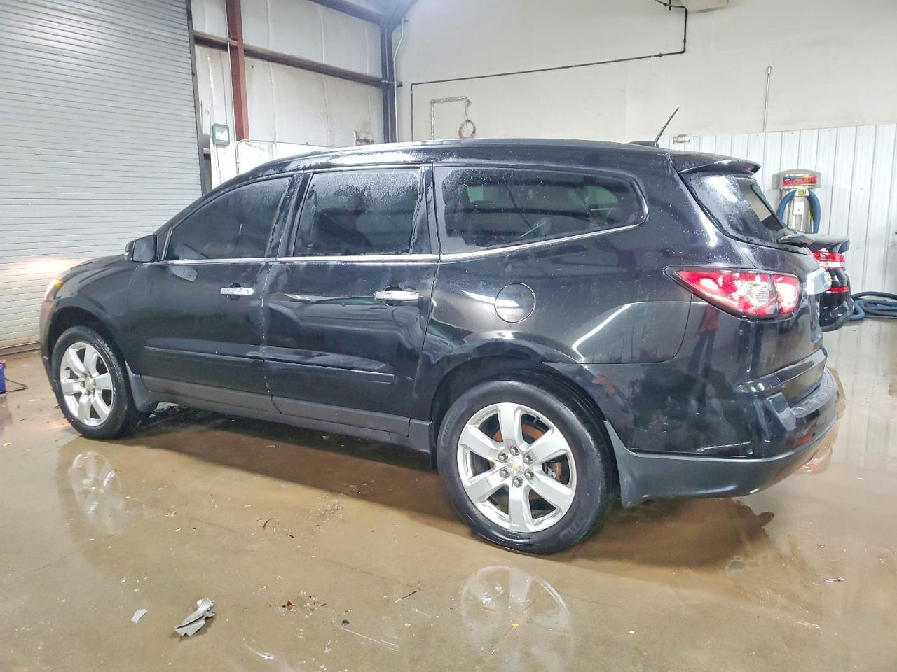 2016 Chevrolet Traverse Lt - Image 2