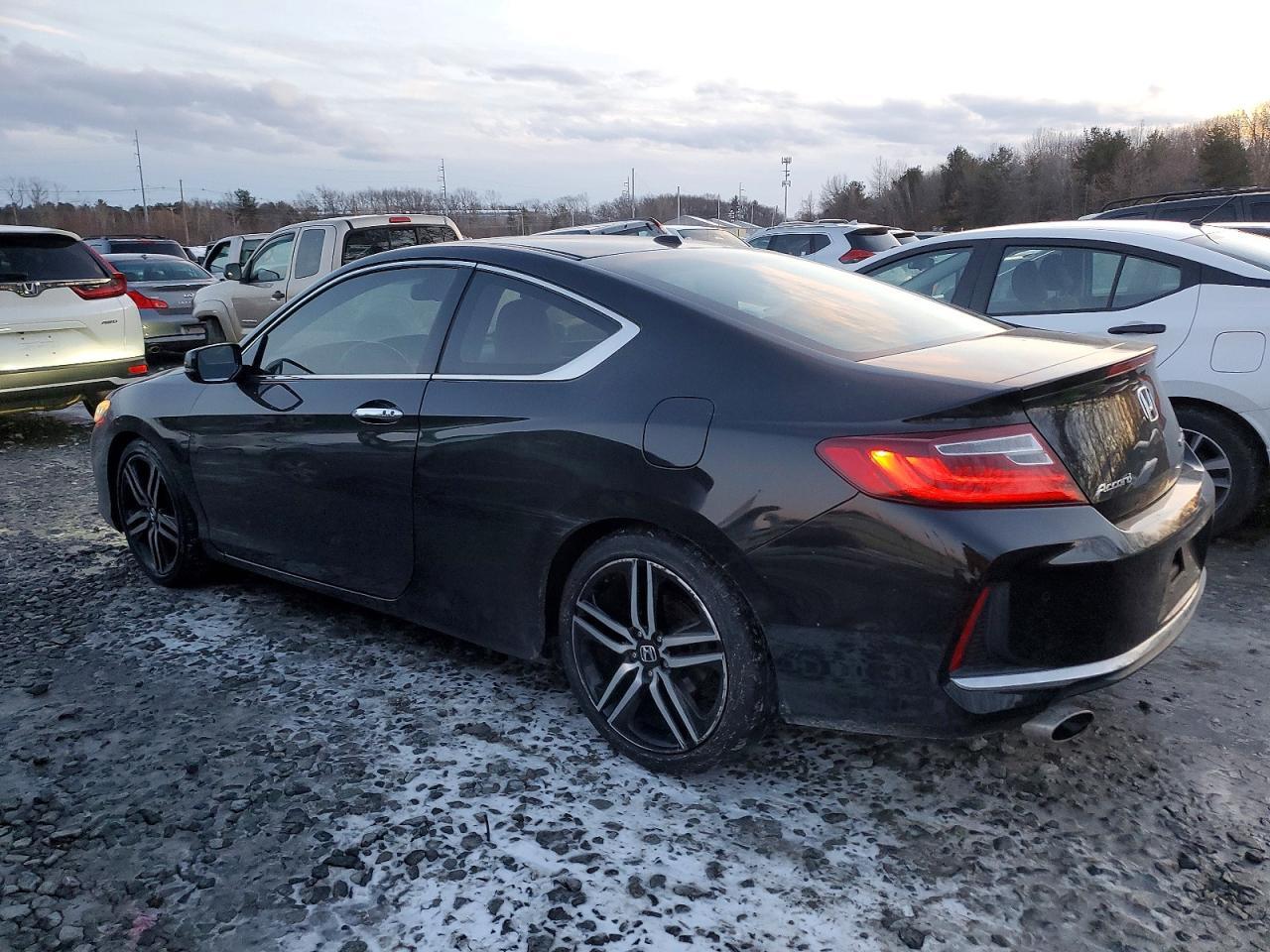2017 Honda Accord Touring - Image 2