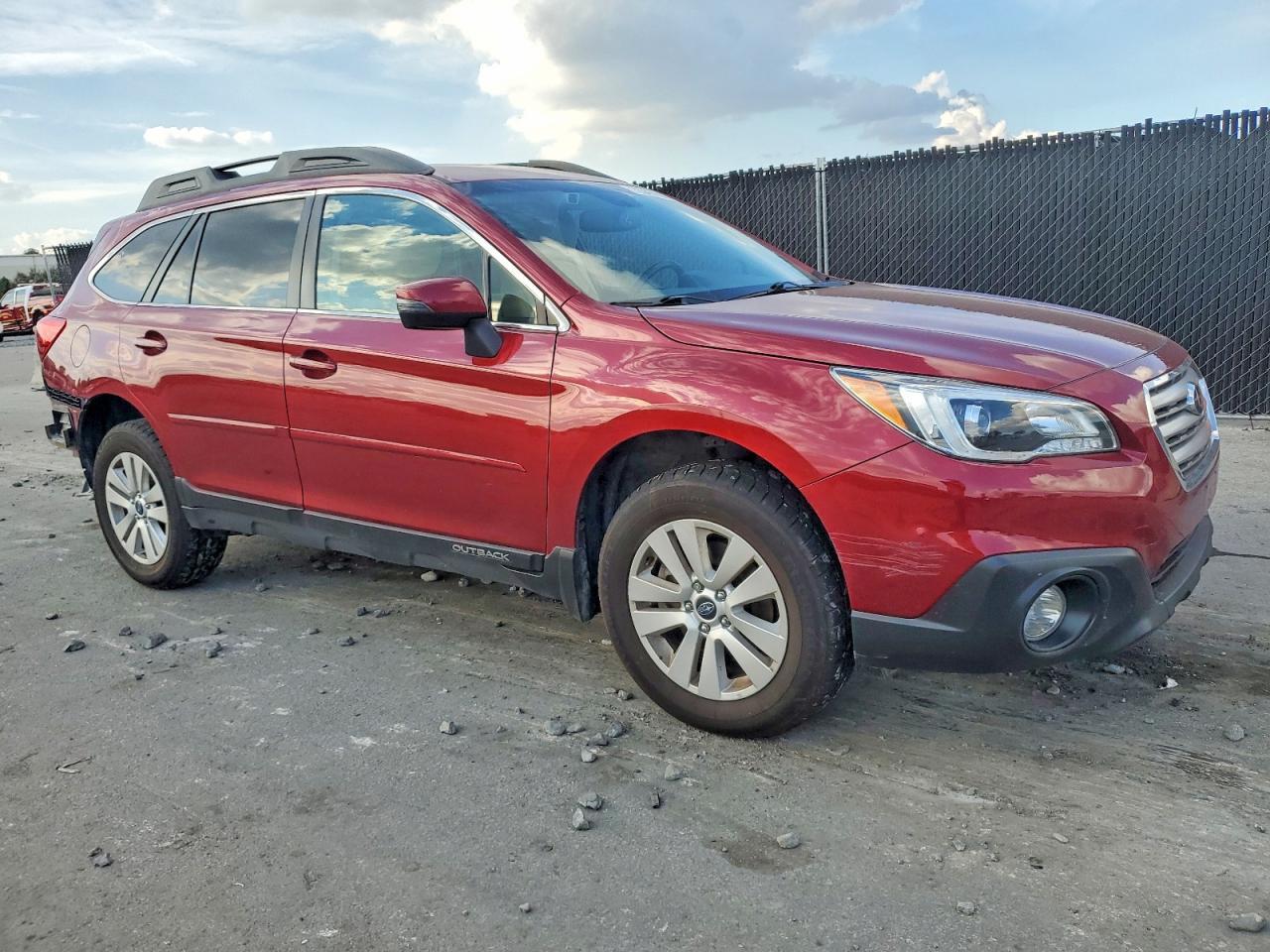 2015 Subaru Outback 2.5I Premium - Image 4