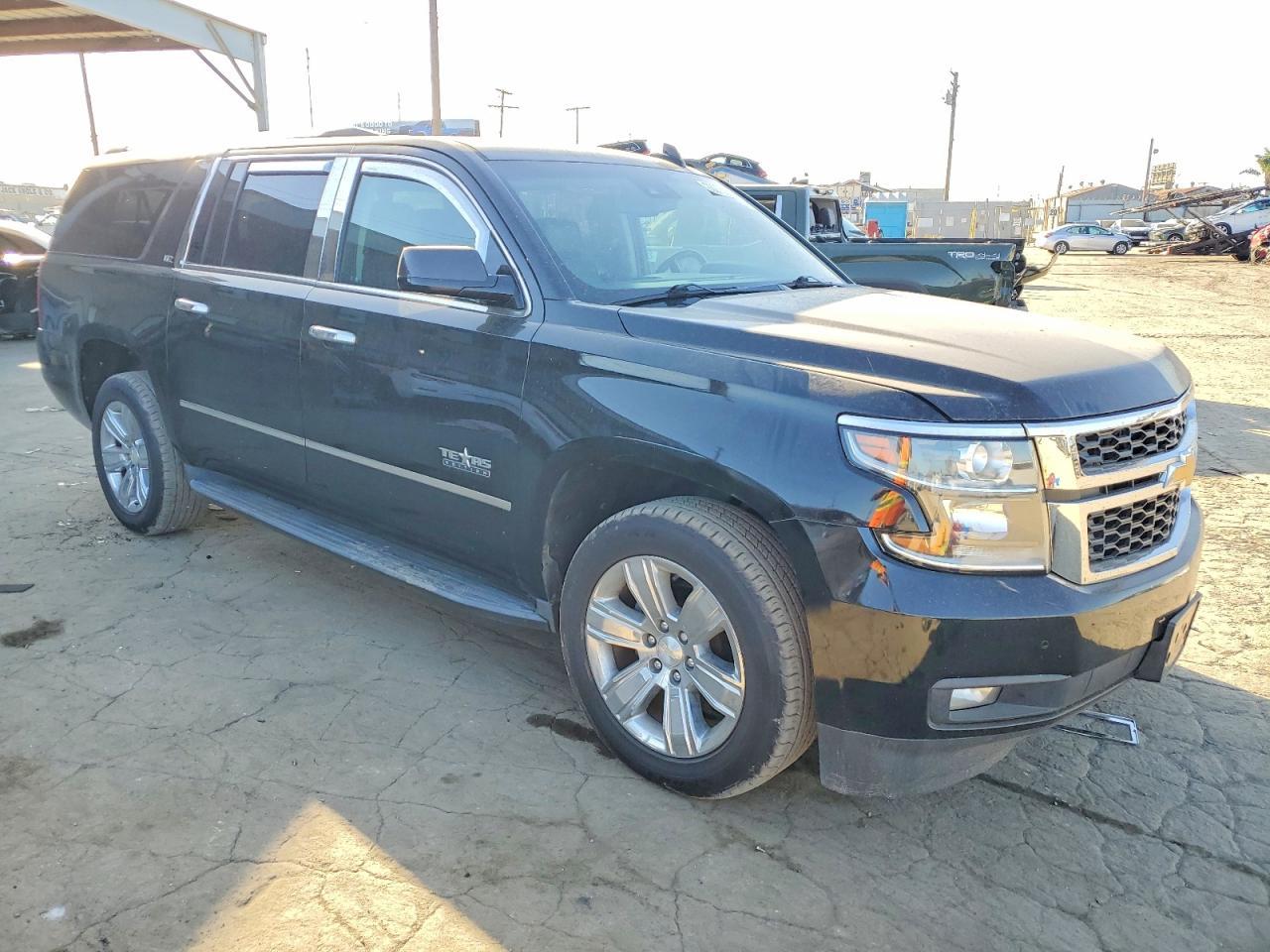 2016 Chevrolet Suburban C1500 Lt - Фото 4