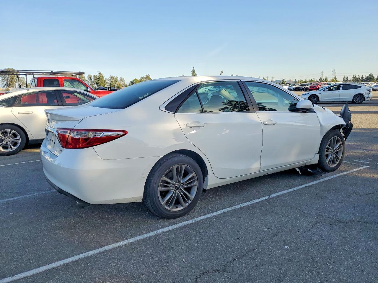 2017 Toyota Camry Se - Фото 3