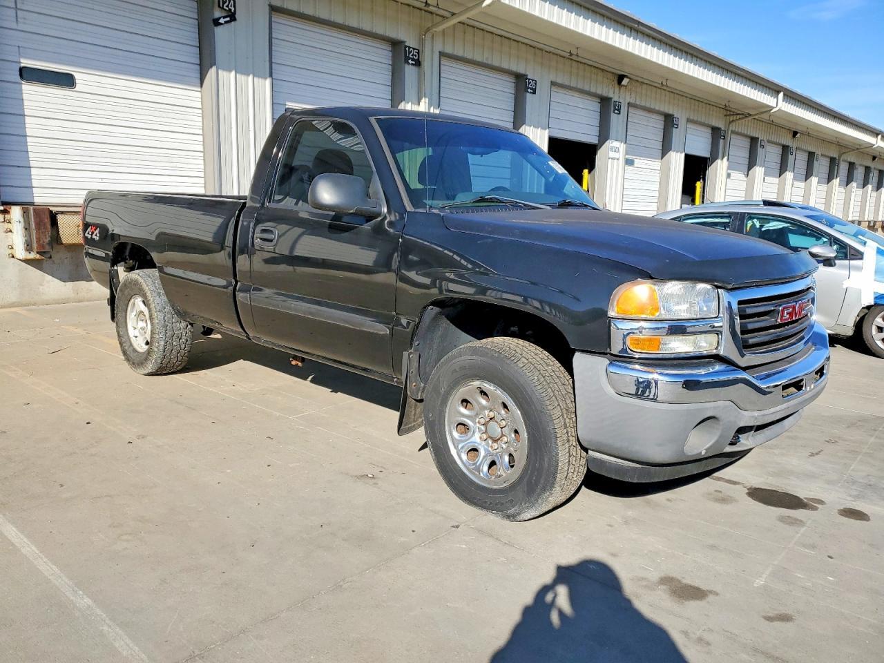 2005 GMC New Sierra K1500 - Image 4