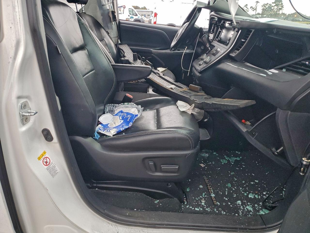 2018 Toyota Sienna Se - Image 7