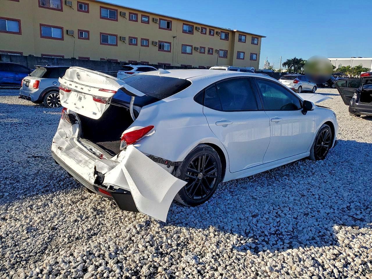 2025 Toyota Camry - Фото 3