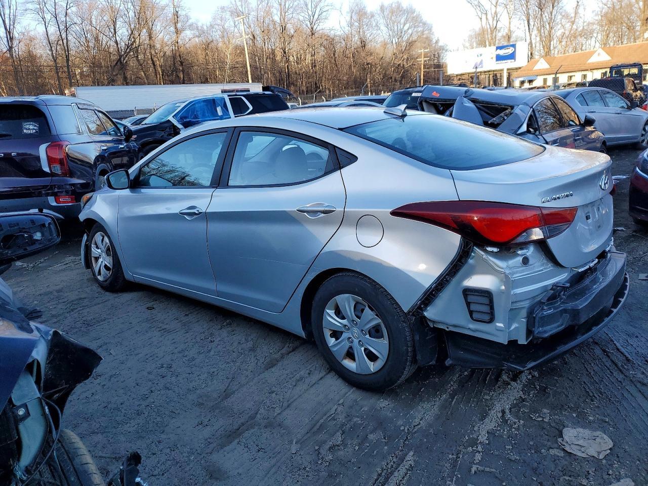2016 Hyundai Elantra Se - Фото 2