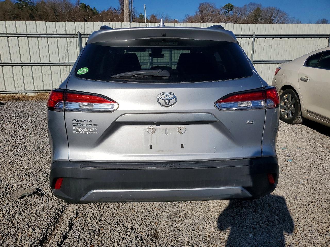 2022 Toyota Corolla Cross Le - Image 6