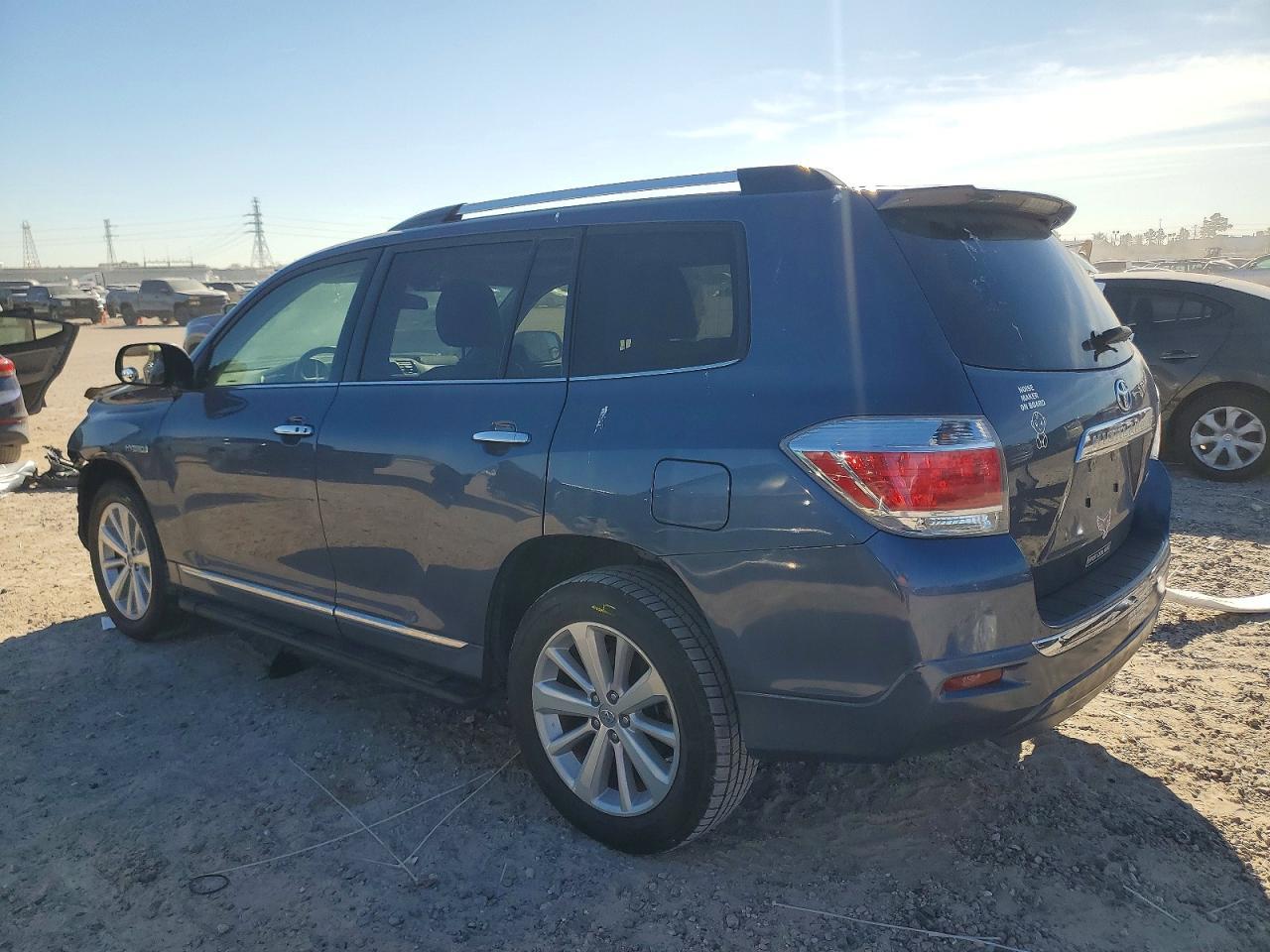 2013 Toyota Highlander Hybrid Limited - Image 2