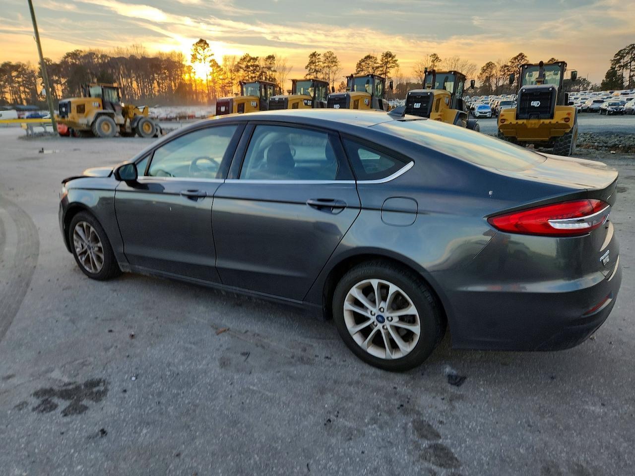 2020 Ford Fusion Se - Фото 2