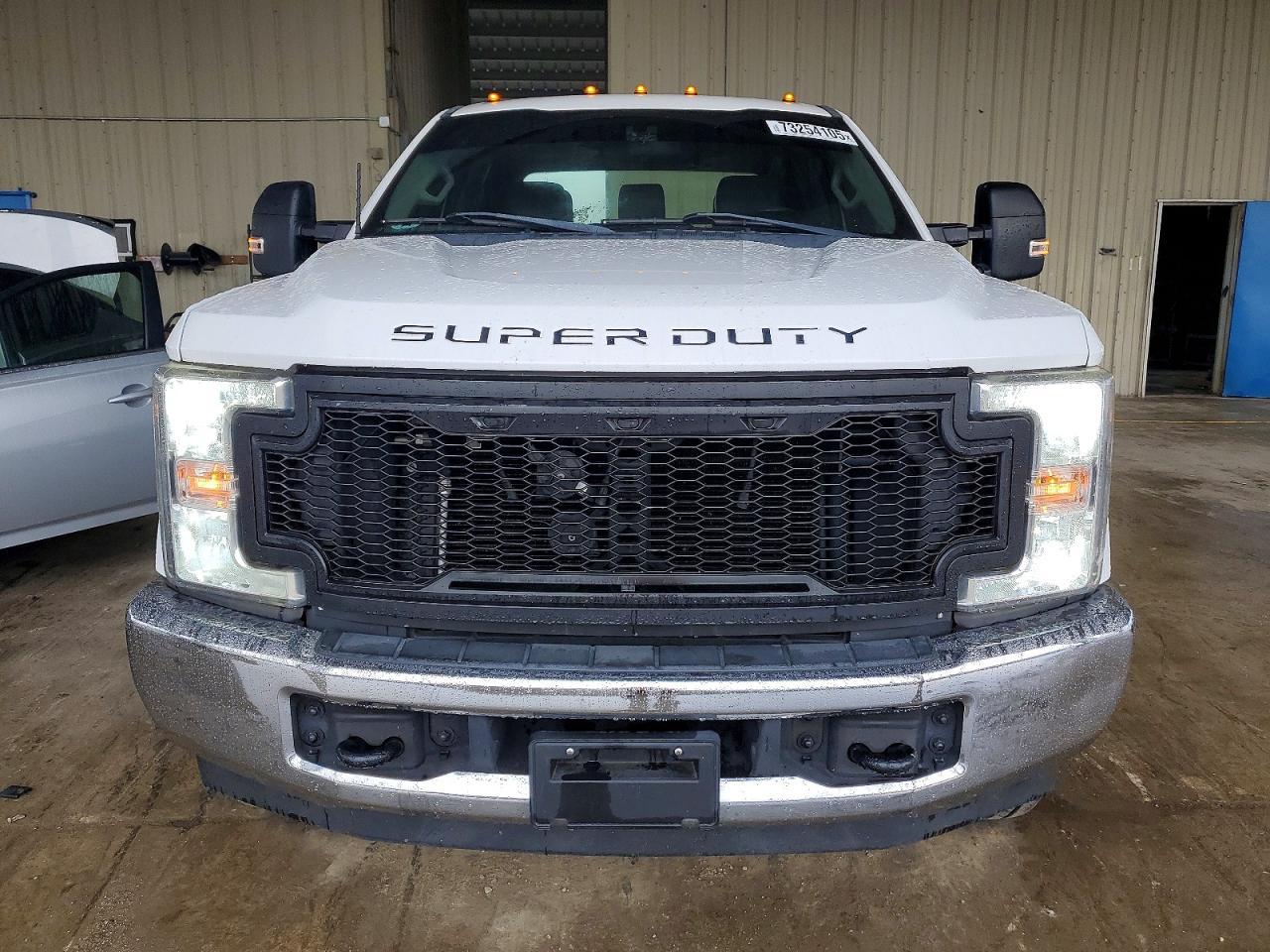 2018 Ford F250 Super Duty - Image 5