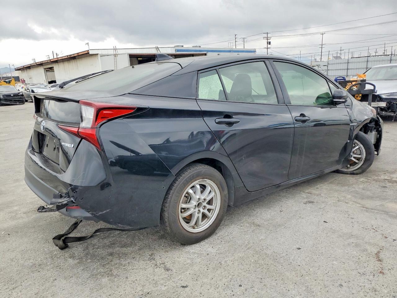 2020 Toyota Prius L - Фото 3