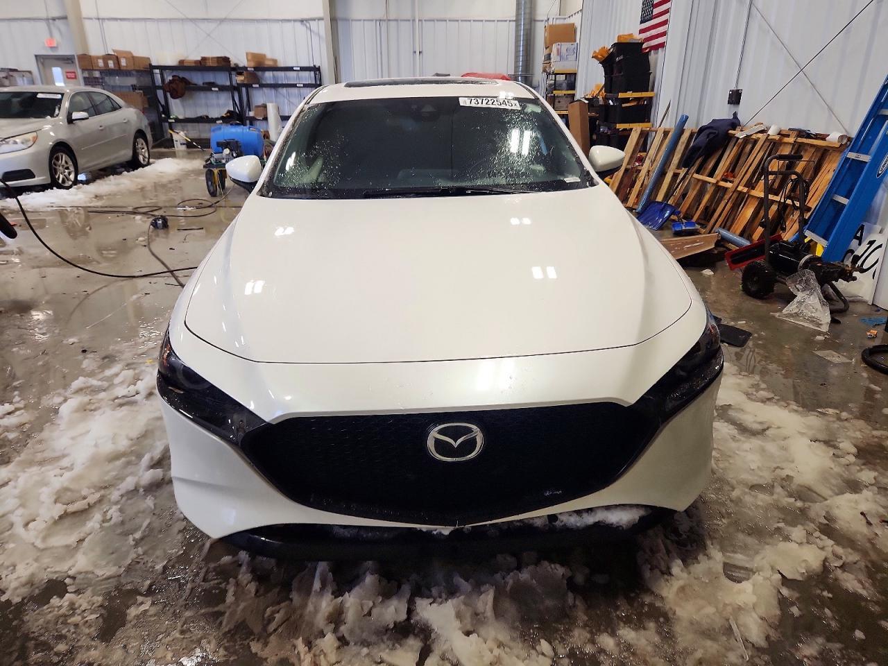 2023 Mazda 3 Premium - Фото 5