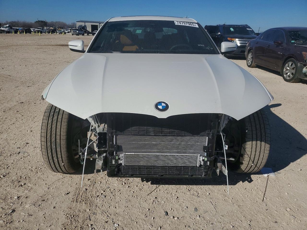 2025 BMW 330I - Фото 5