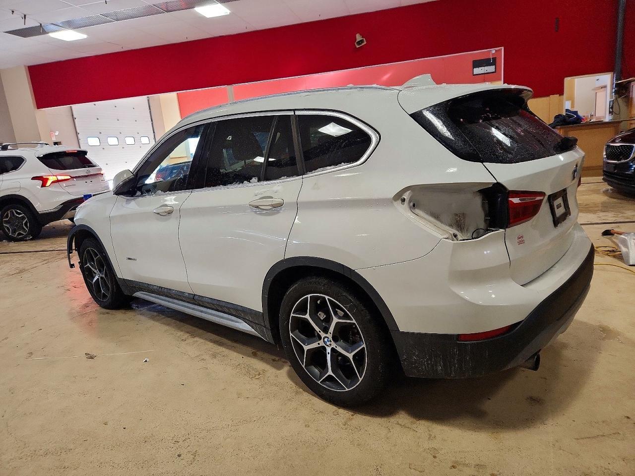 2017 BMW X1 xDrive28I - Фото 2