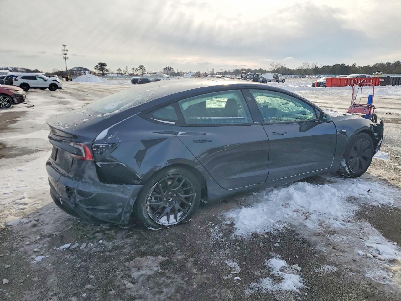 2024 Tesla Model 3 - Фото 3