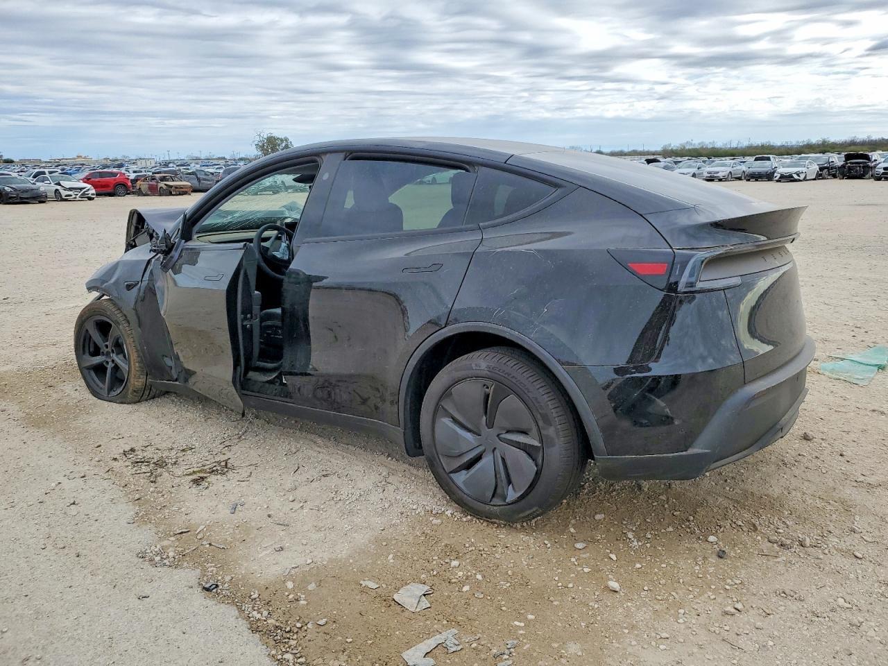 2026 Tesla Model Y - Фото 2