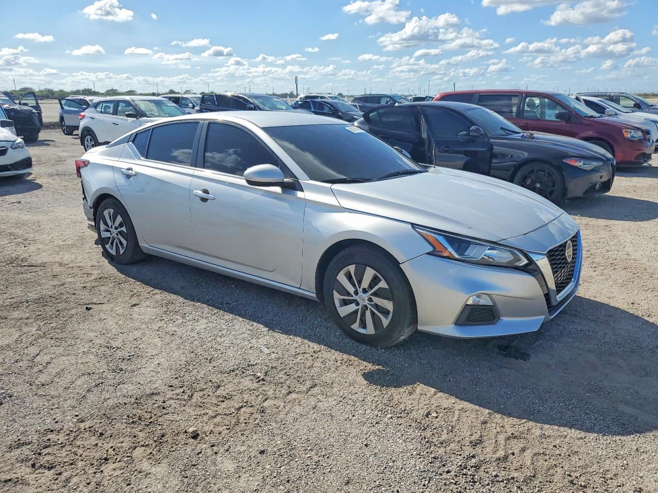 2020 Nissan Altima S - Фото 4