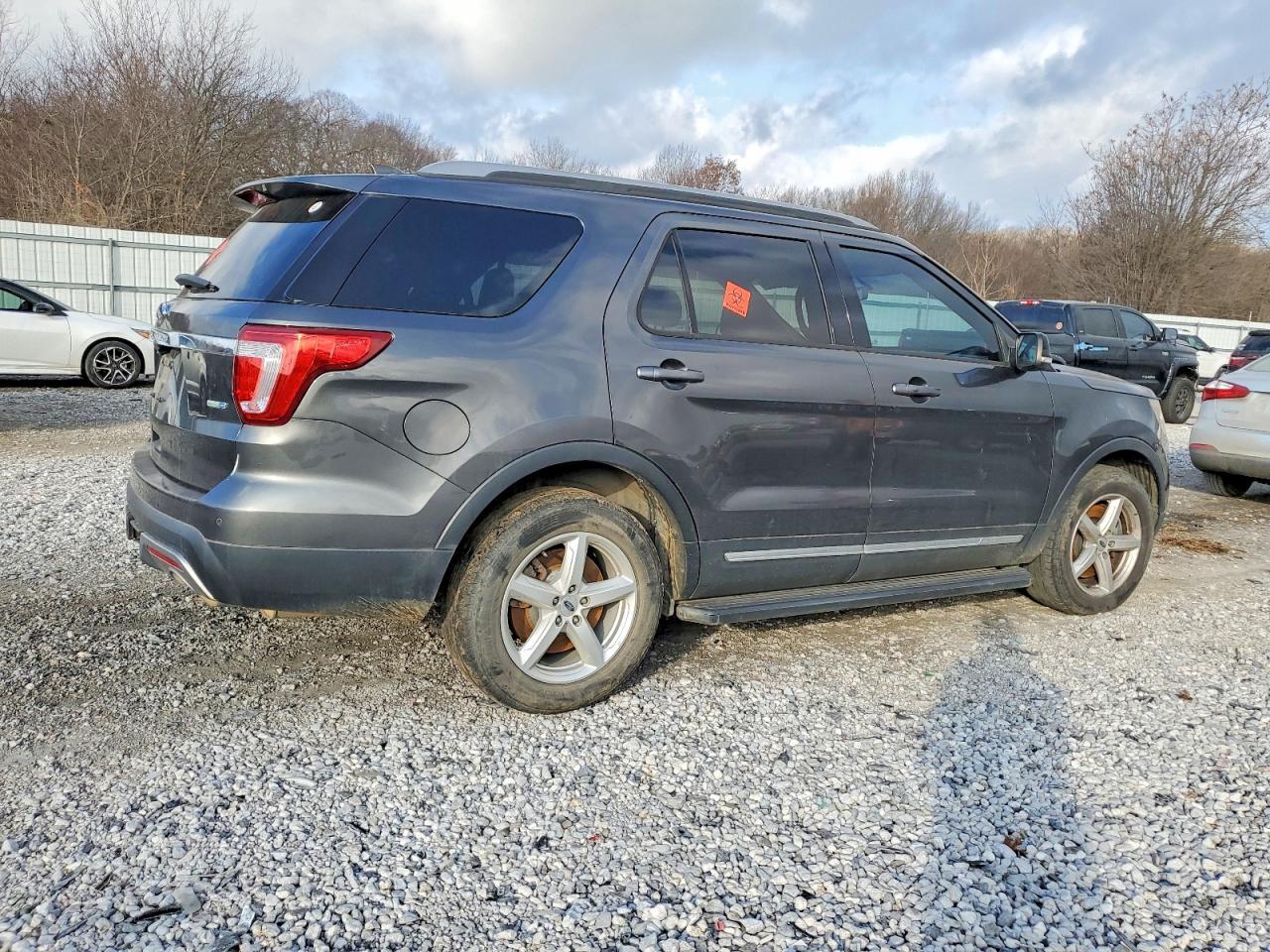 2017 Ford Explorer Xlt - Image 3