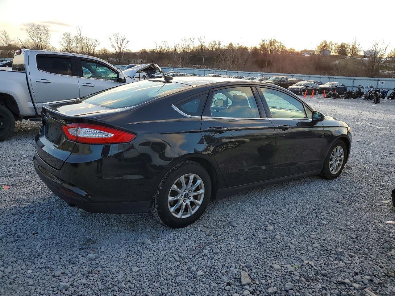 2015 Ford Fusion S - Фото 3