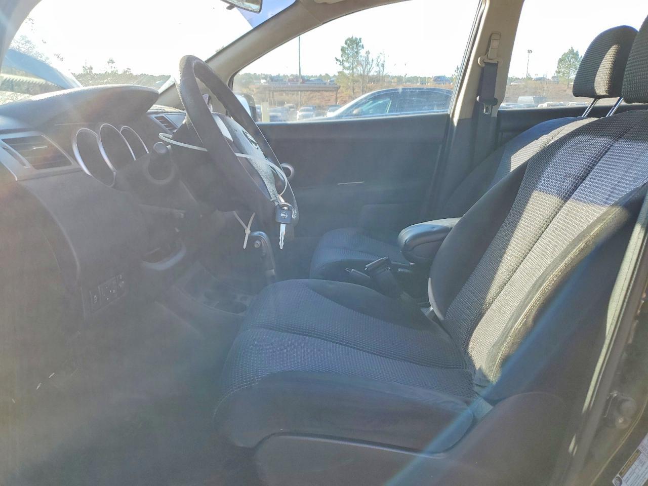 2010 Nissan Versa S - Фото 7