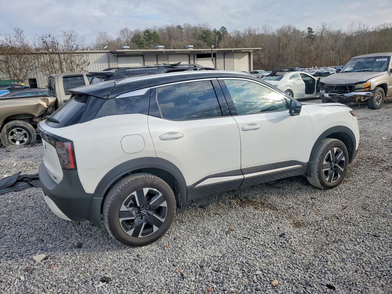 2025 Nissan Kicks Sr - Фото 3