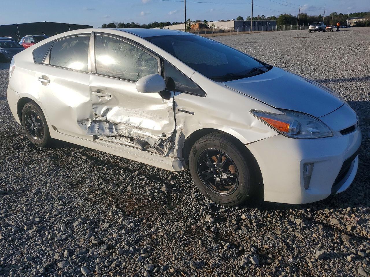 2015 Toyota Prius Three - Фото 4