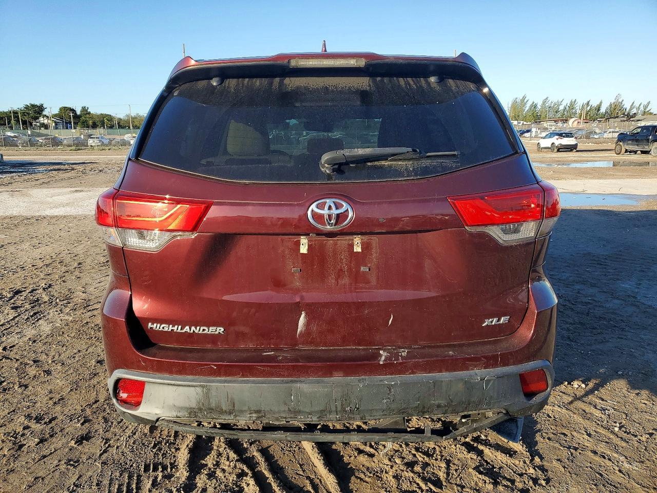 2019 Toyota Highlander Se - Image 6