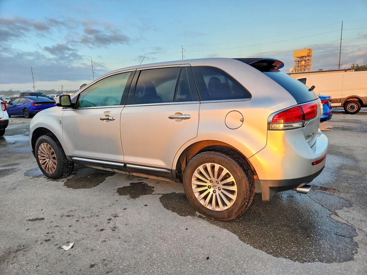 2011 Lincoln Mkx - Image 2