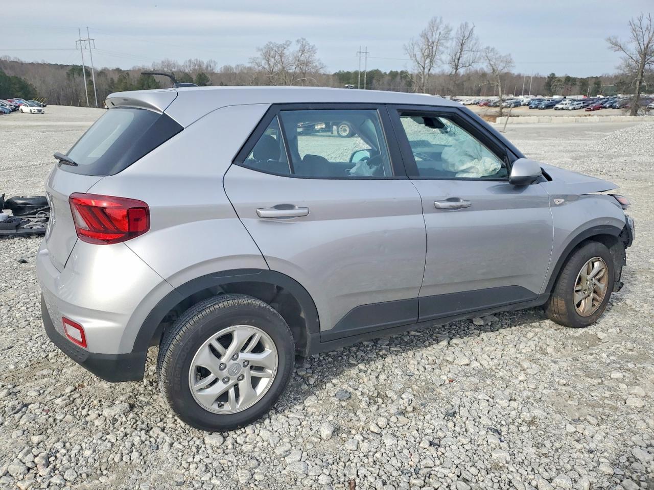 2025 Hyundai Venue Se - Image 3