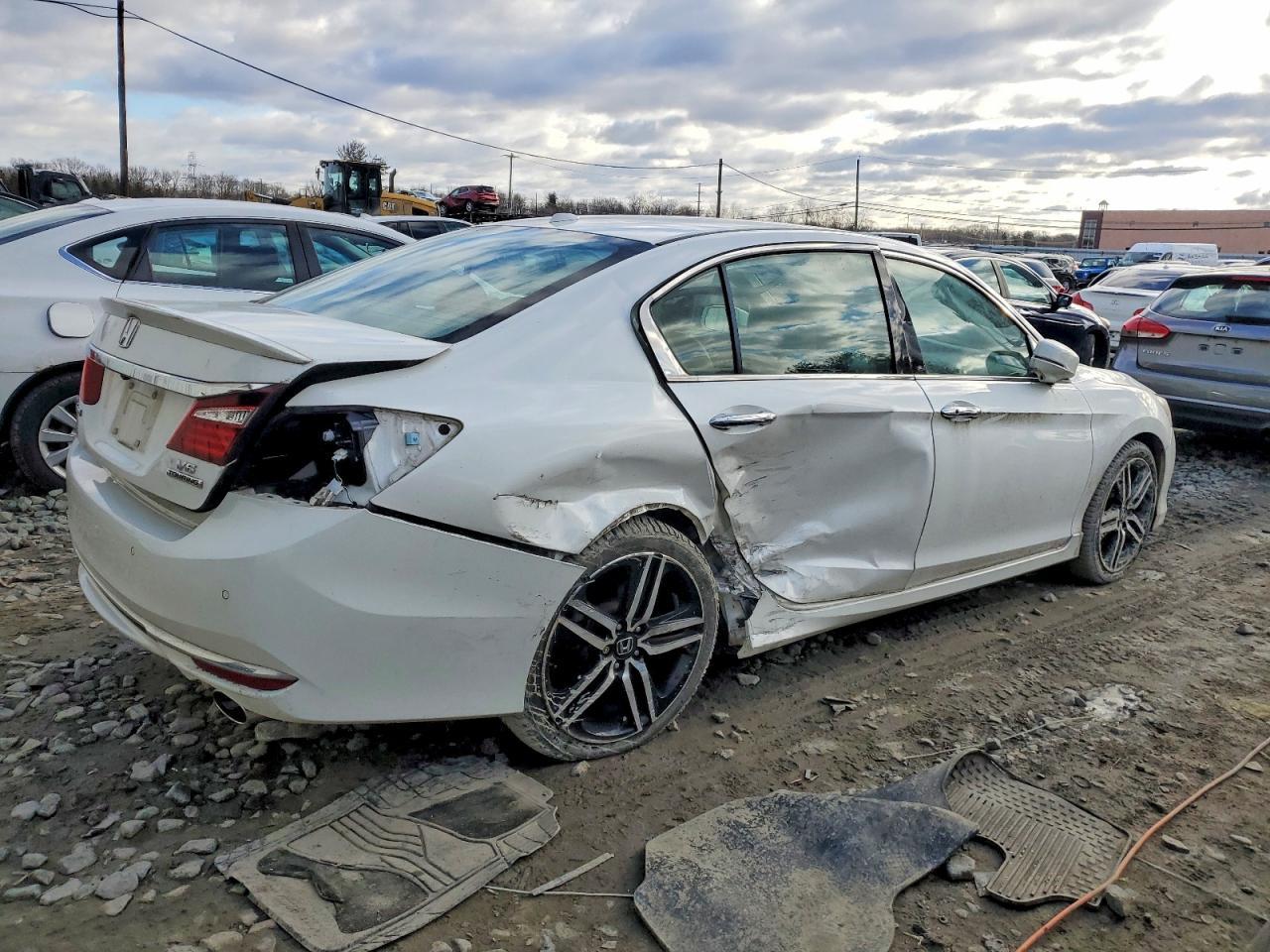 2017 Honda Accord Touring - Image 3