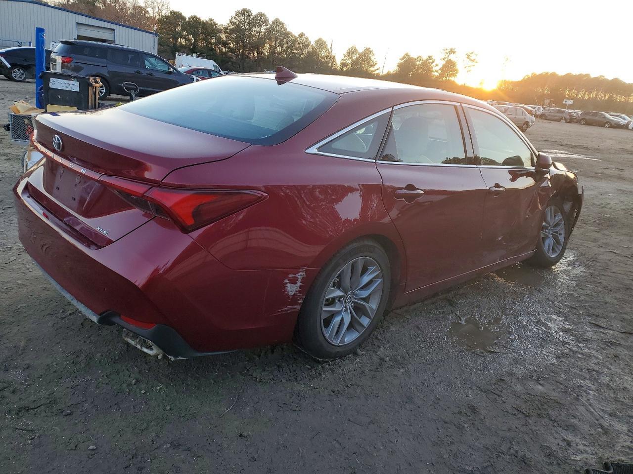 2019 Toyota Avalon Xle - Фото 3