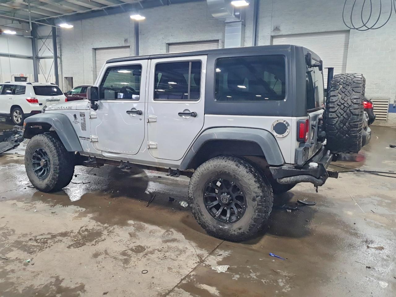 2012 Jeep Wrangler Unlimited Sport - Фото 2