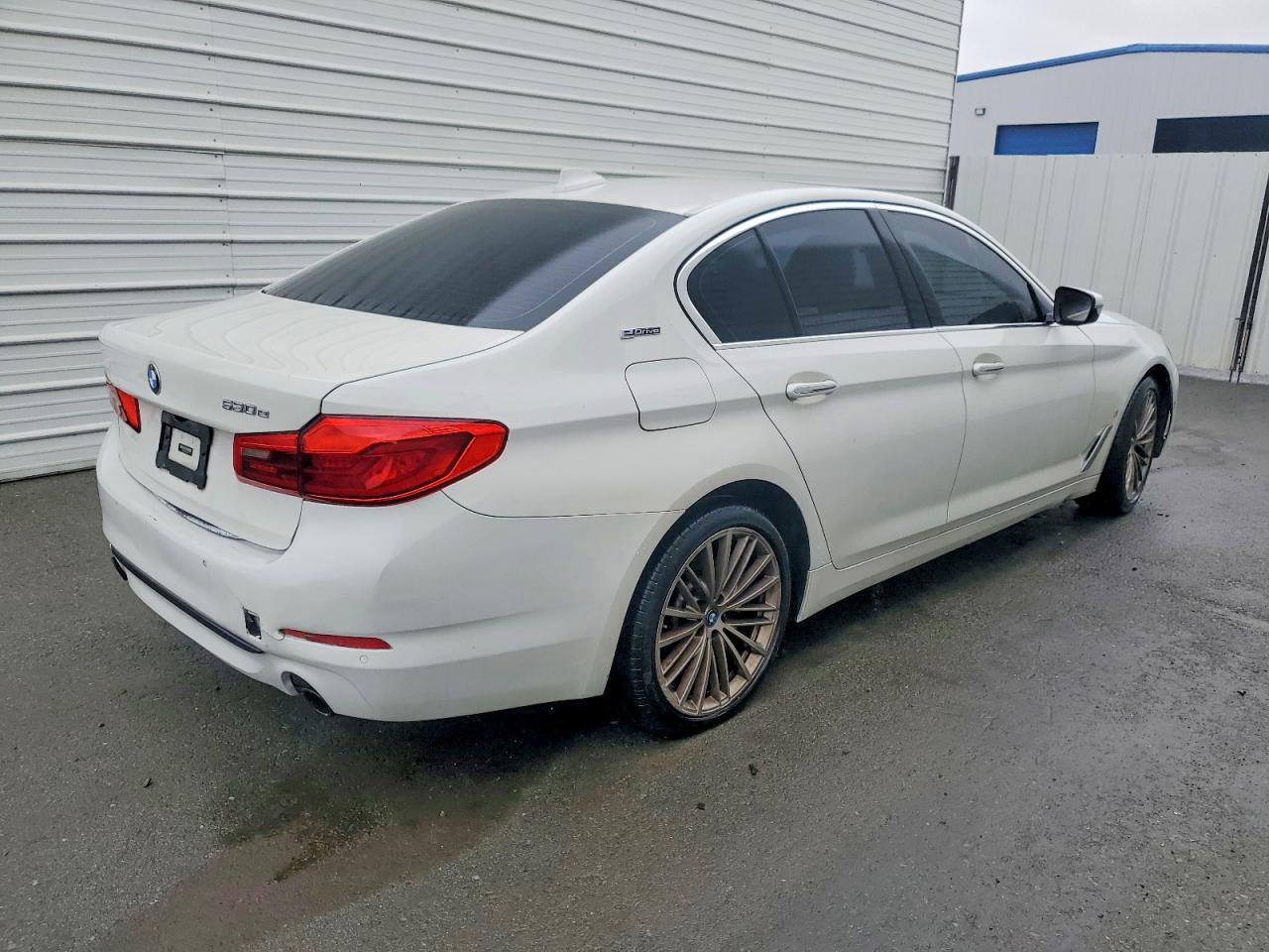 2018 BMW 530E - Image 3