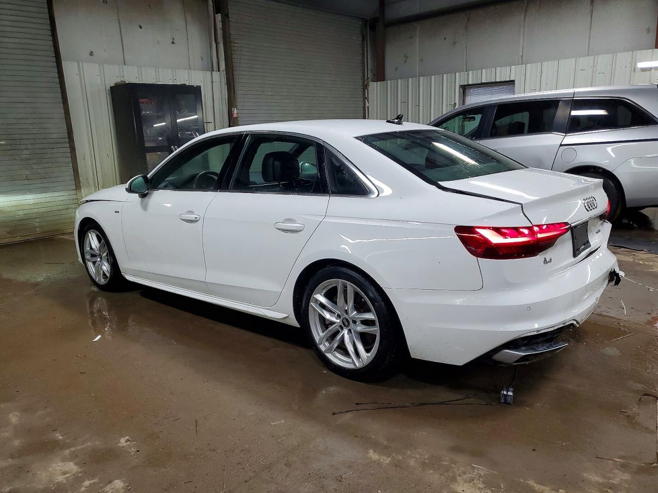 2022 Audi A4 Premium Plus 45 - Фото 2
