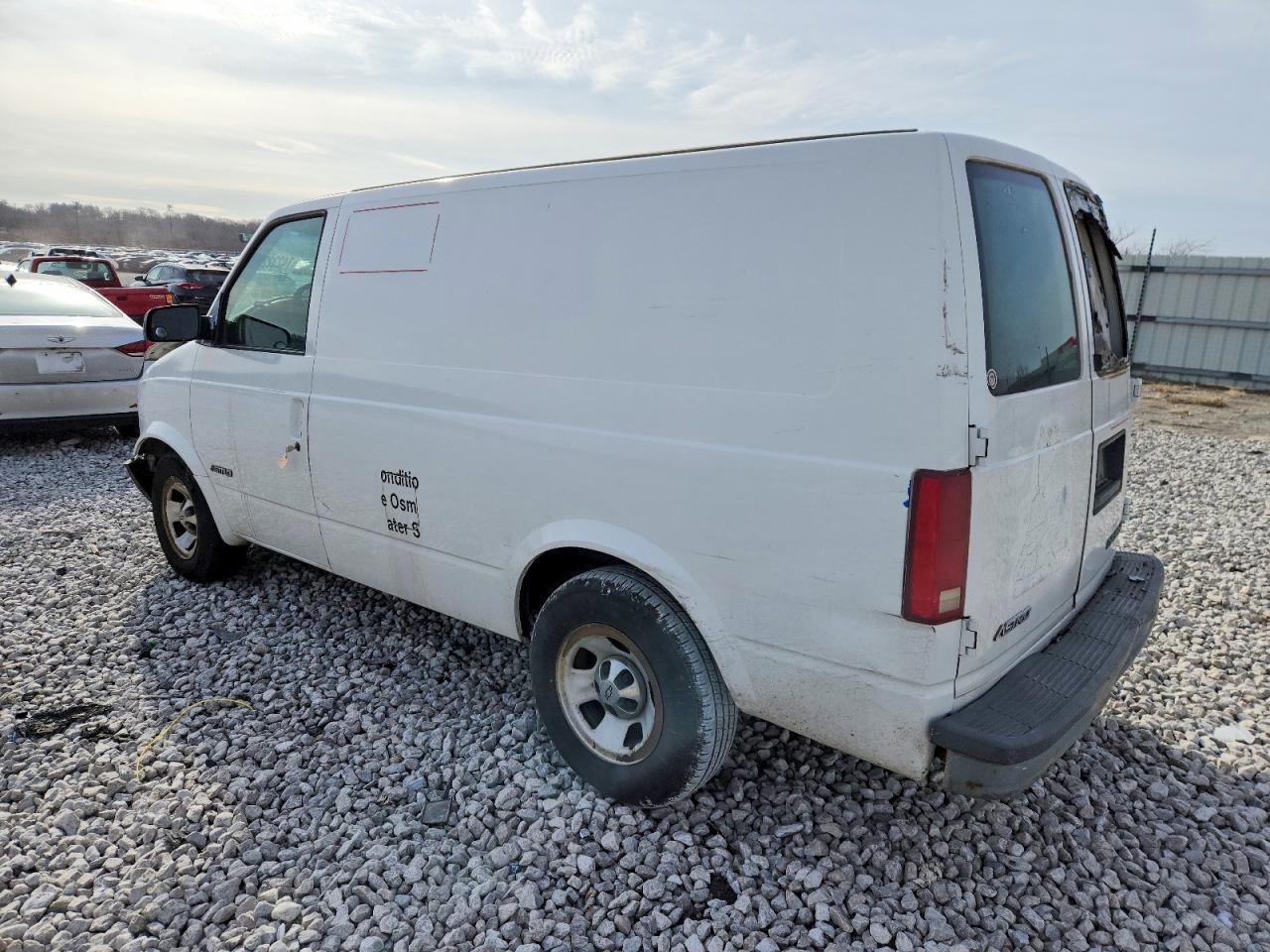 2001 Chevrolet Astro - Фото 2