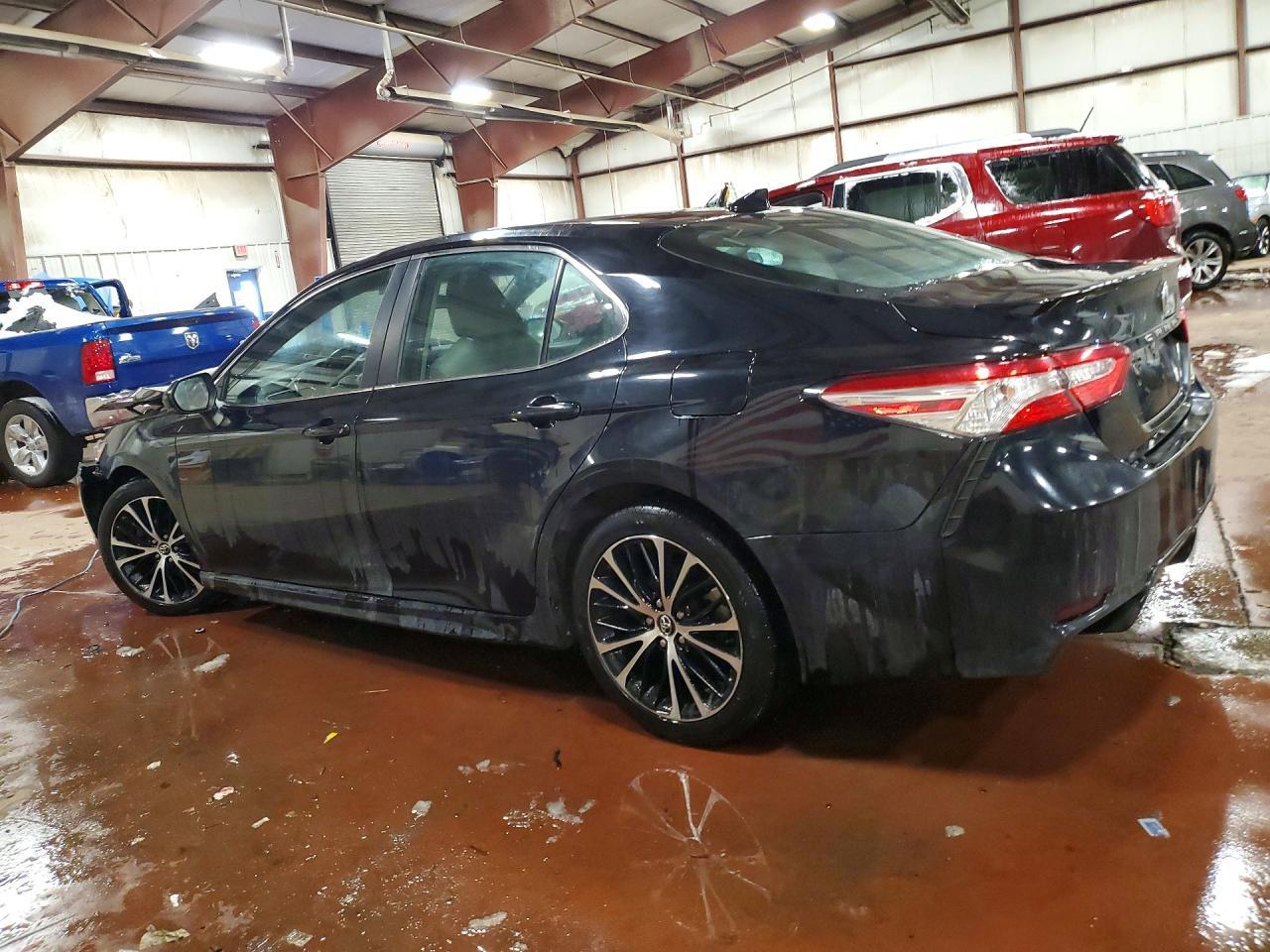 2020 Toyota Camry Se - Image 2