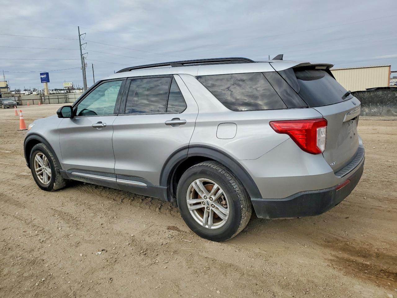 2021 Ford Explorer Xlt - Фото 2