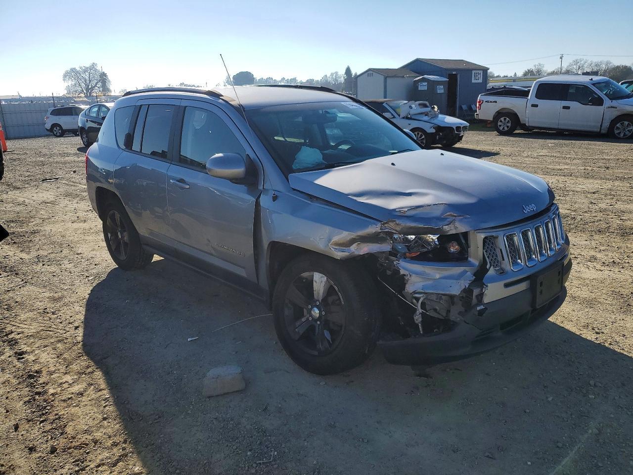 2017 Jeep Compass Latitude - Image 4