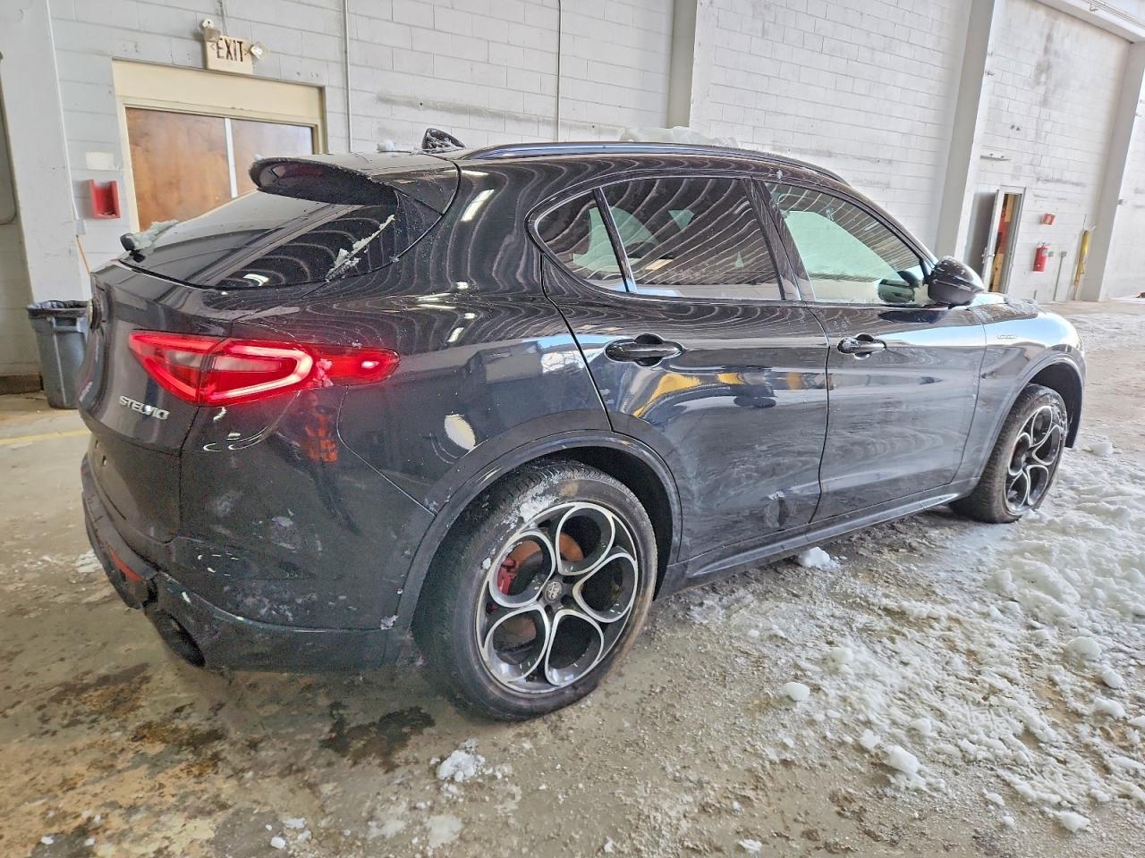 2023 Alfa Romeo Stelvio Ti - Фото 3