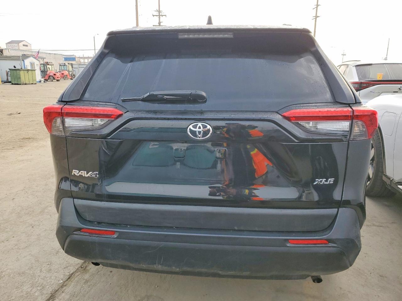 2021 Toyota Rav4 Xle - Image 6