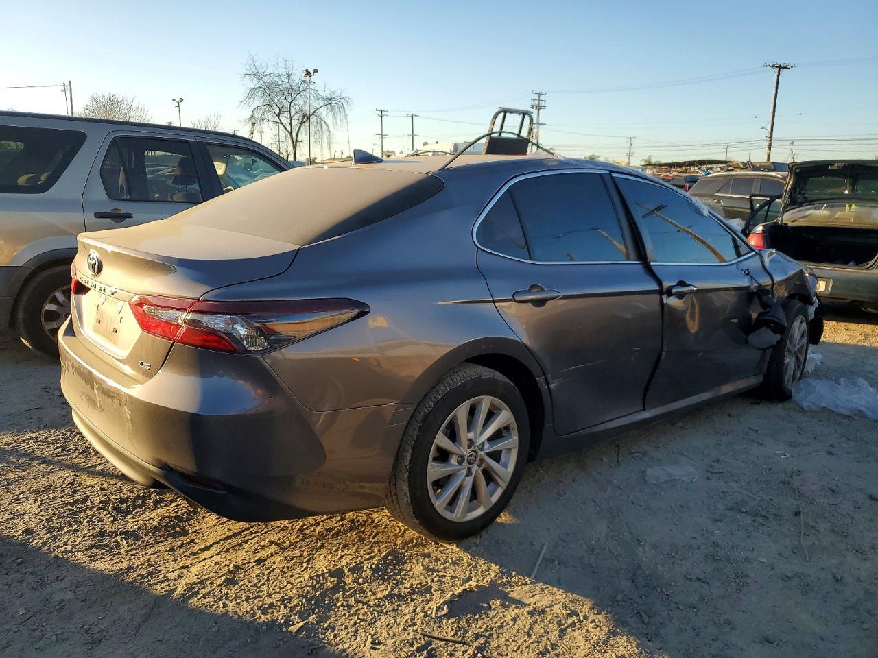 2023 Toyota Camry Le - Фото 3