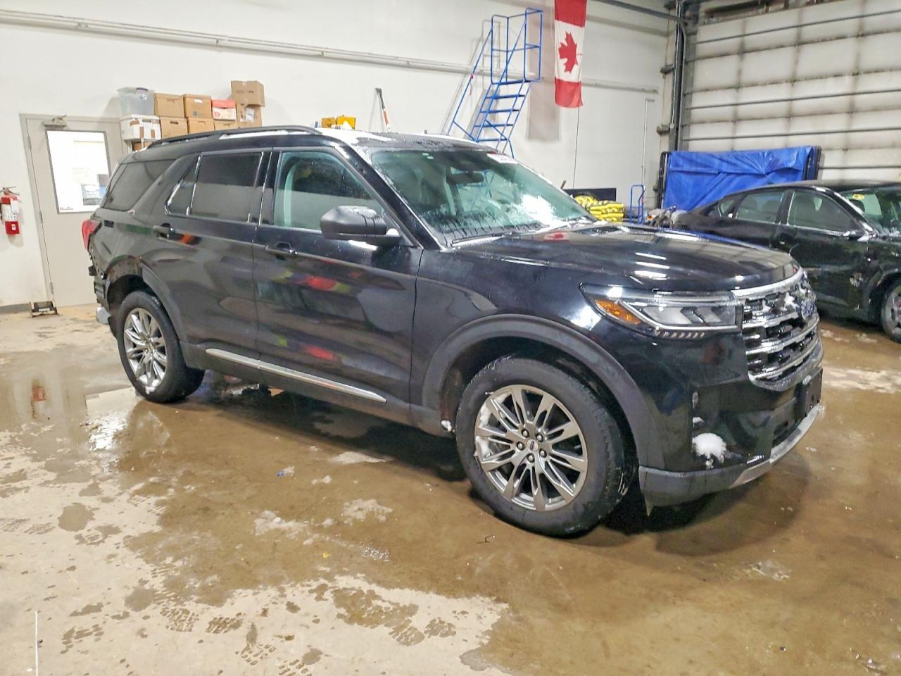 2025 Ford Explorer Active - Image 4