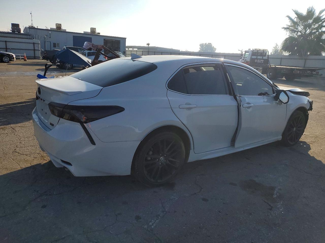2023 Toyota Camry Xse - Image 3