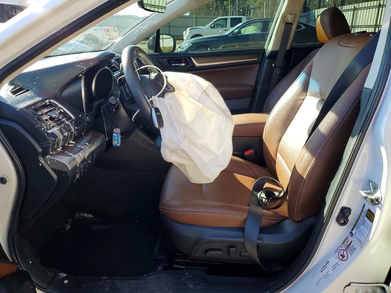 2018 Subaru Outback Touring - Image 7